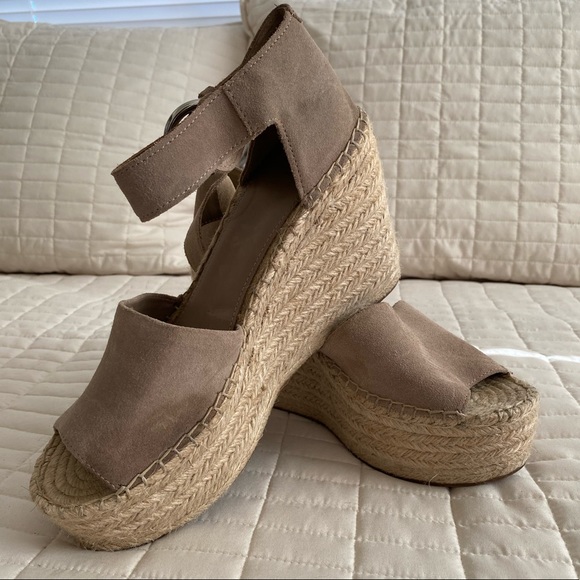 Marc Fisher
ALIDA ESPADRILLE PLATFORM WEDGE - Picture 4 of 14